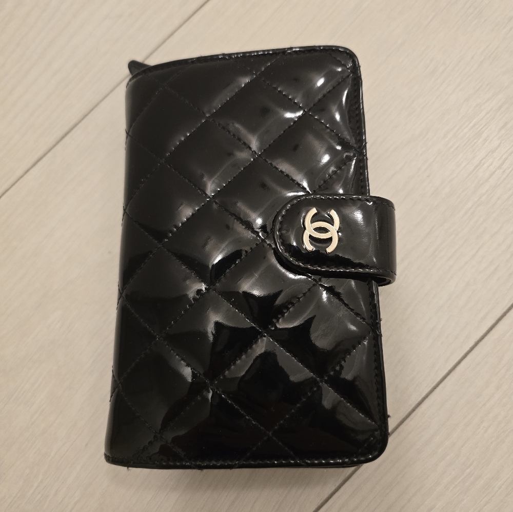 CHANEL Black Patent Quilted Medium Bifold French Wallet